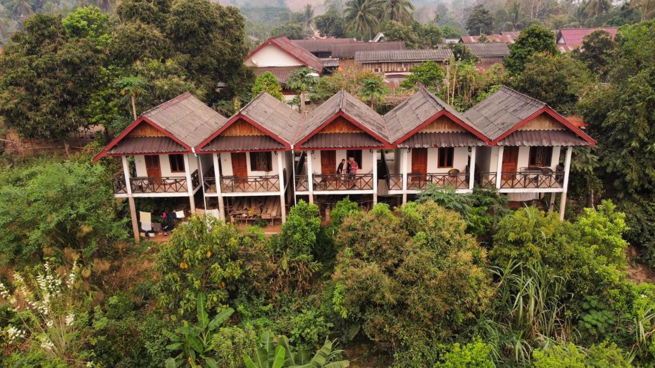 Sunset Bungalows & Gh Muang Ngoi Exterior photo