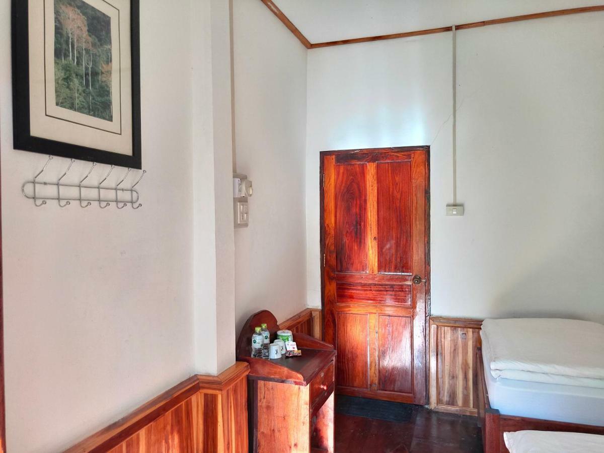 Sunset Bungalows & Gh Muang Ngoi Exterior photo