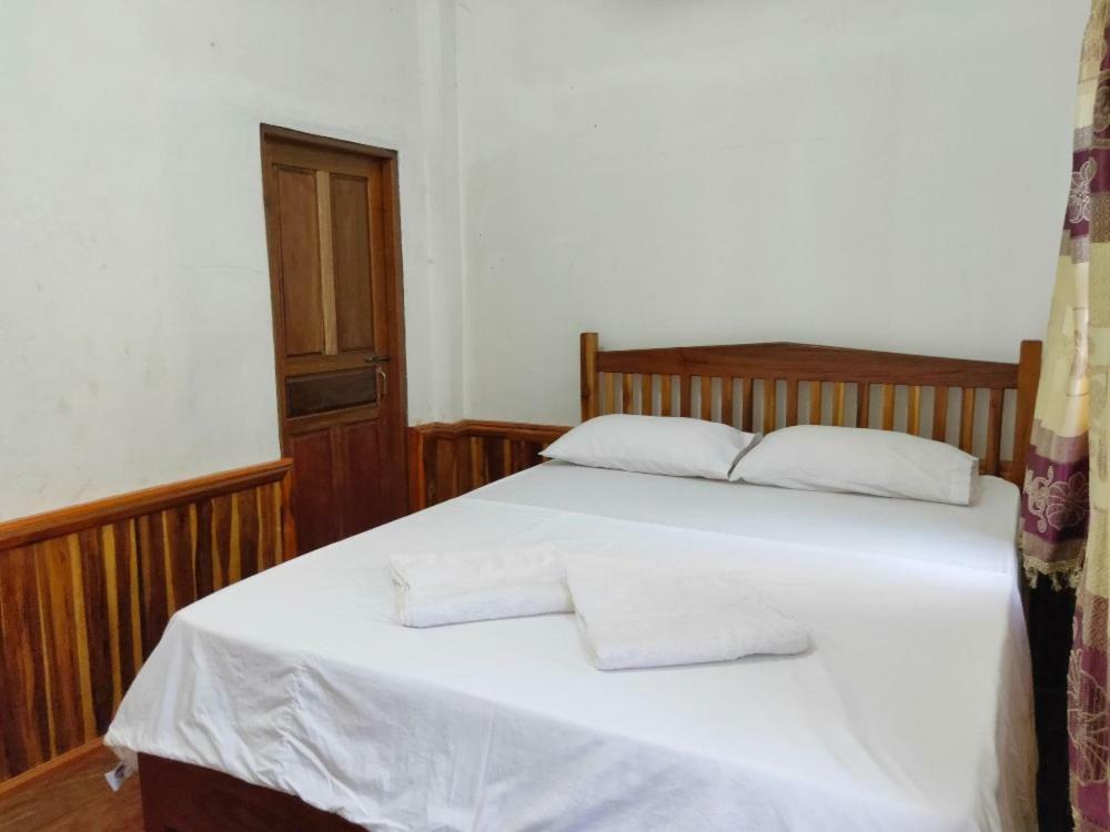 Sunset Bungalows & Gh Muang Ngoi Exterior photo