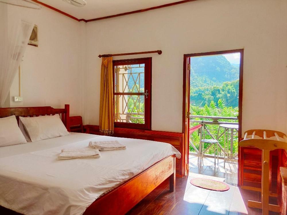 Sunset Bungalows & Gh Muang Ngoi Exterior photo
